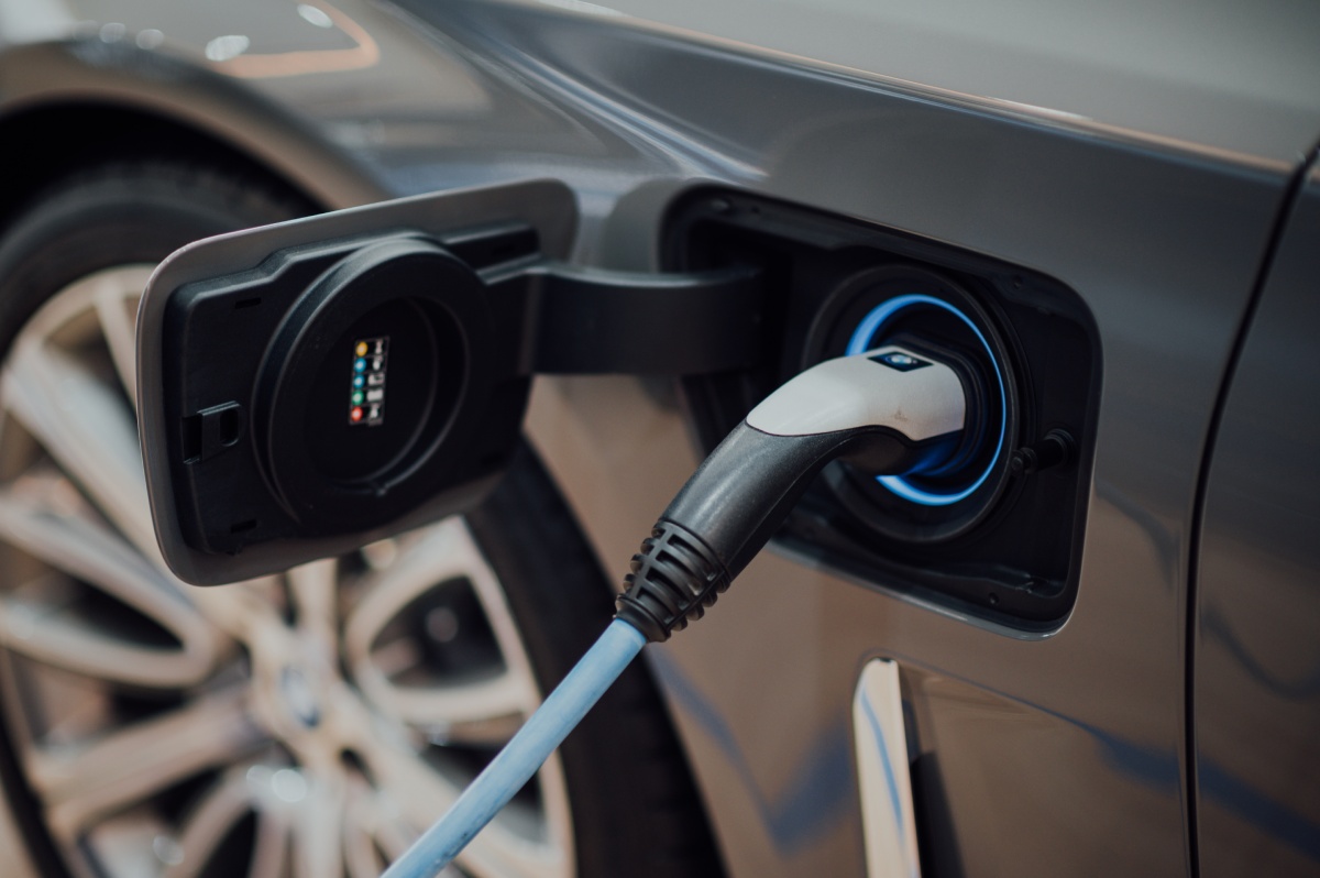Switching to a Hybrid or Electric Vehicle: What You Need to Know